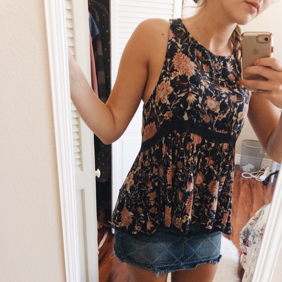 American Eagle Outfitters Tops - AE Flowy Floral Tank